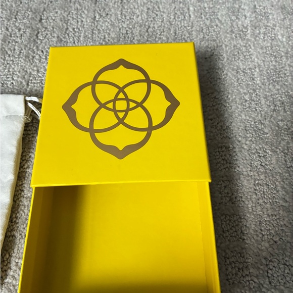 Kendra Scott 14k Gold & brass. Oval CZ stones earrings.  W/ dust bag & Gift box - Picture 6 of 11